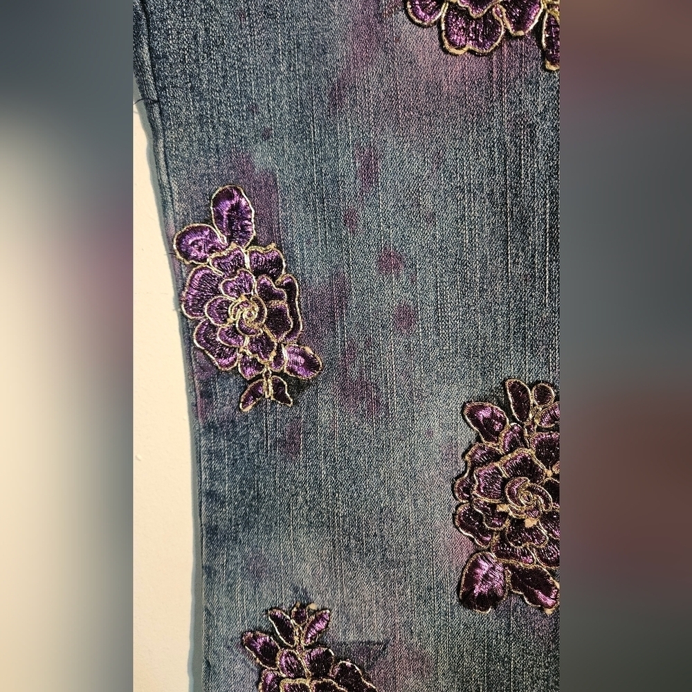 Embroidered Blue Jeans for Women - Picture 10 of 10
